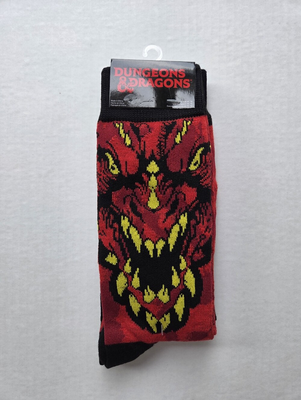 NWT Dungeons & Dragons Dragon Print Crew Socks Red Black Yellow, 2 Pairs